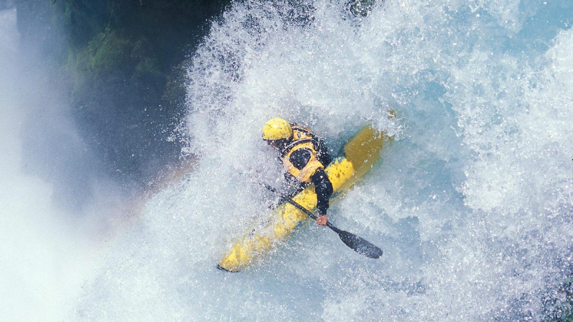 哥哥来一个！助威声响彻球馆 字母哥哥空切暴扣点燃全场